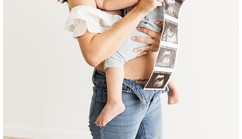 2D Ultrasound Experience + Baby Announcement Photo Shoot Nashville TN